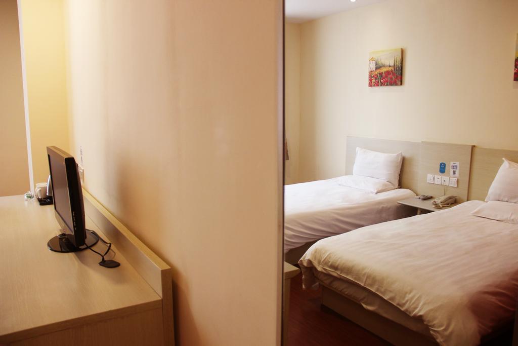 Hanting Express Wuhan Jiang Han Road Walking Street Room photo