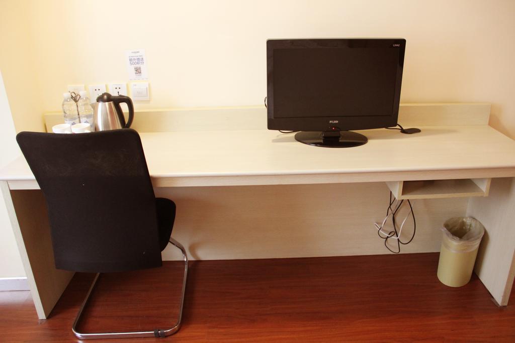 Hanting Express Wuhan Jiang Han Road Walking Street Room photo