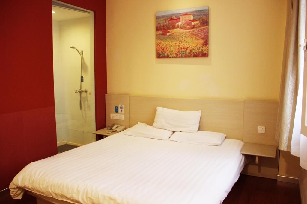 Hanting Express Wuhan Jiang Han Road Walking Street Room photo